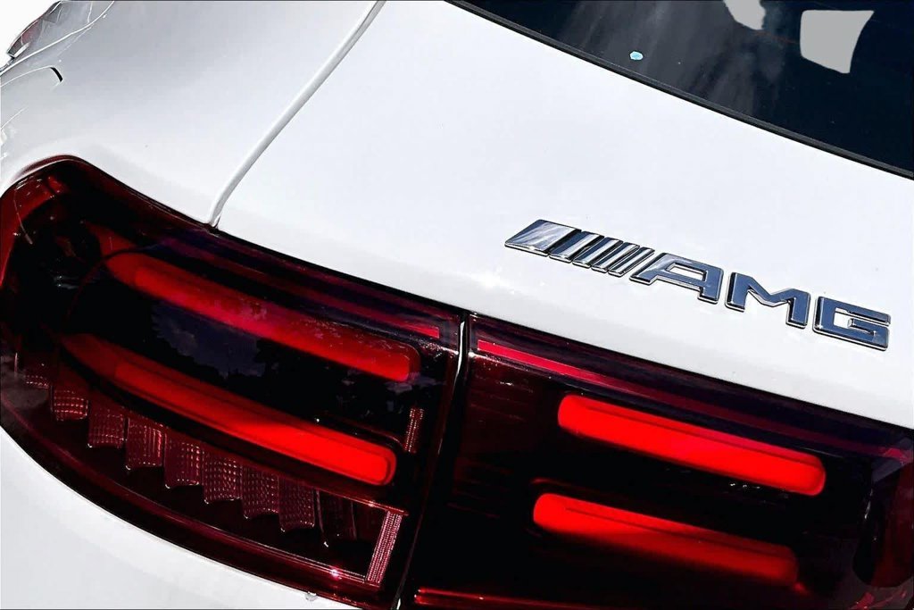 Used 2025 White Mercedes-Benz GLB 35 AMG® image 29