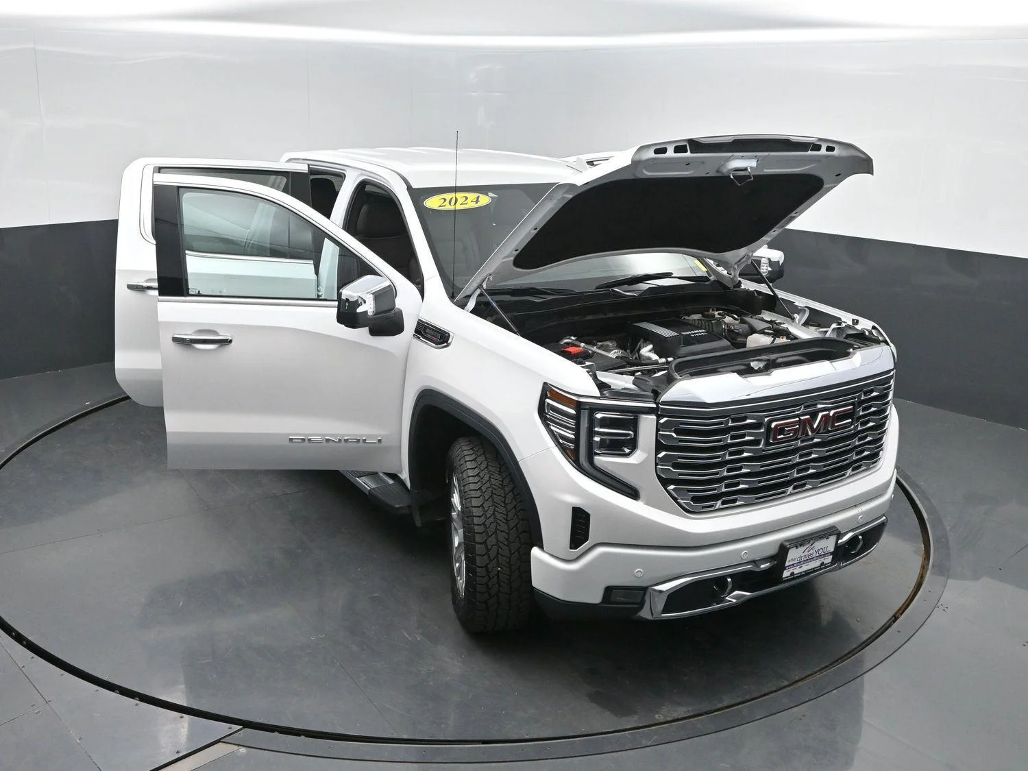 Used 2024 White Frost Tricoat GMC Denali image 51