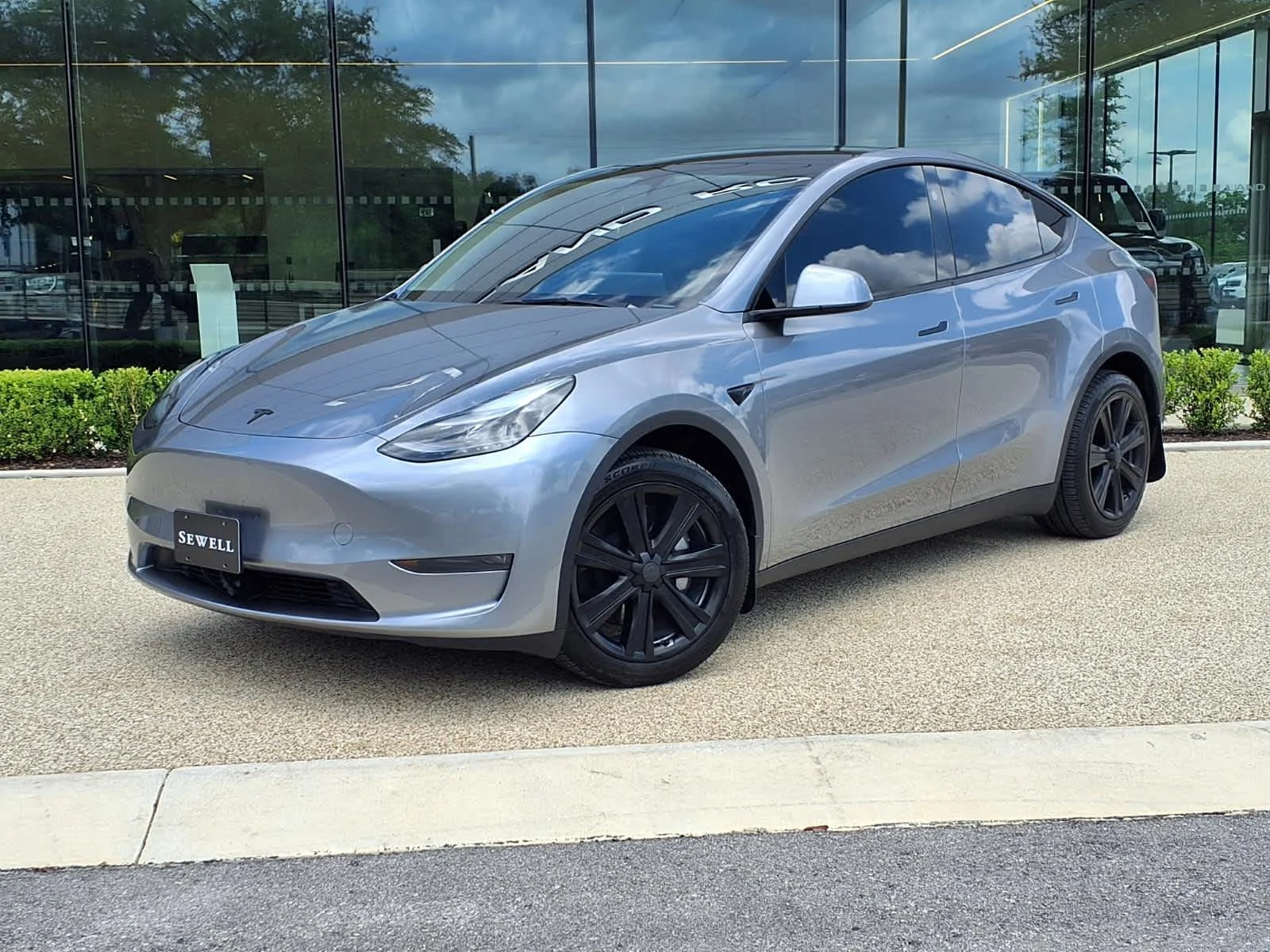 2025 Tesla Model Y Long Range Dual Motor All-Wheel Drive's photo