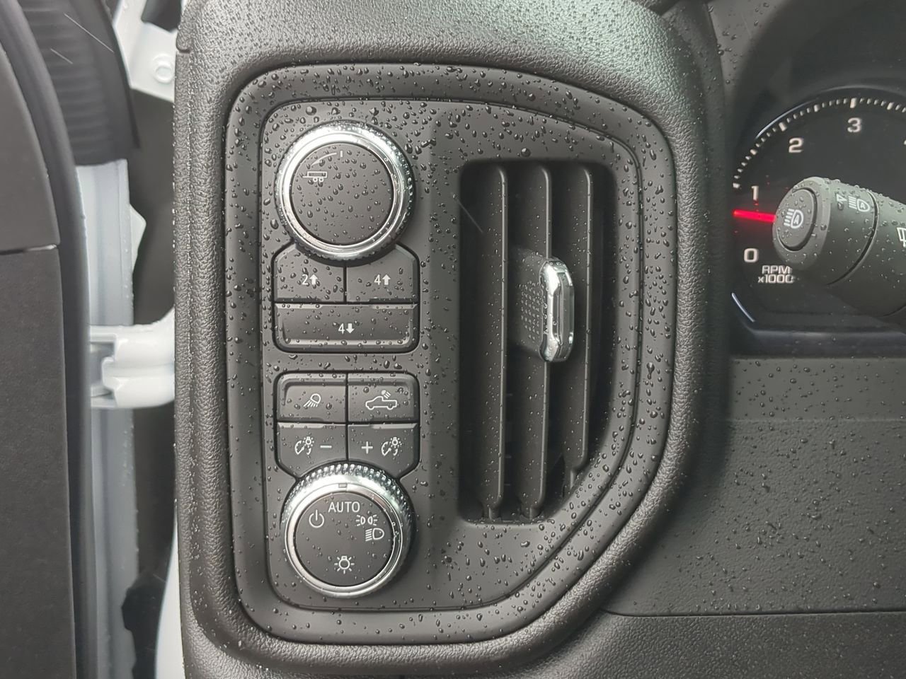 New 2025 Summit White GMC Pro image 17