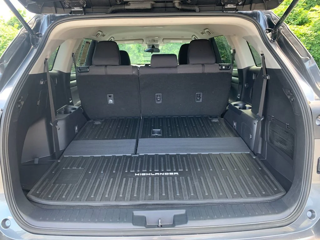 Used 2023 Gray Toyota L image 18