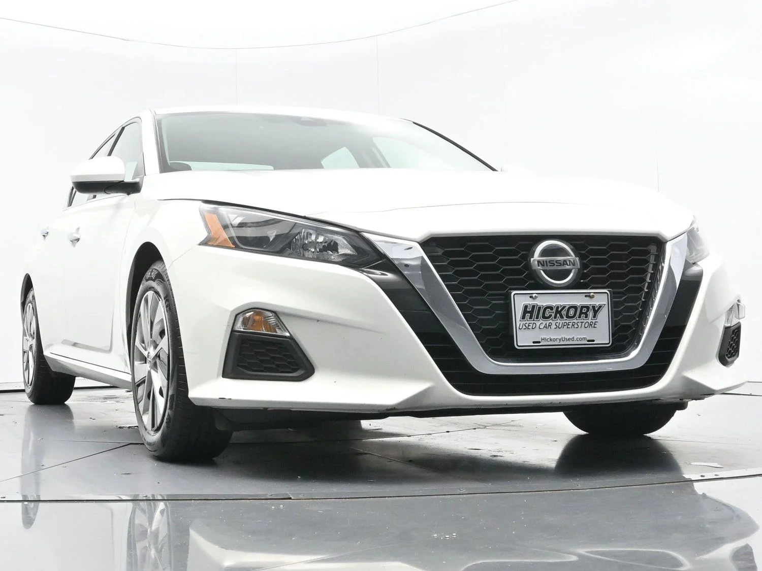 Used 2022 Glacier White Nissan 2.5 S image 39