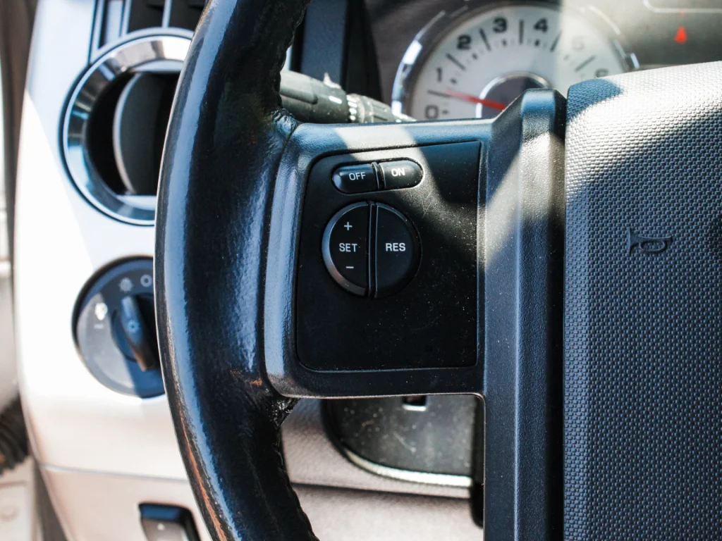 Used 2013 White Platinum Metallic Tri-Coat Ford King Ranch image 13