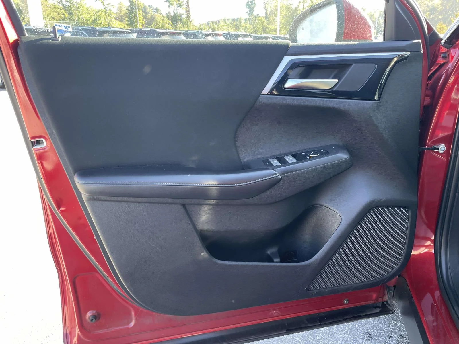 Used 2022 Red Diamond Mitsubishi ES image 5