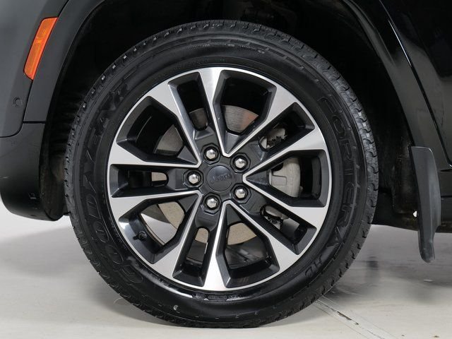 Used 2022 Diamond Black Jeep Overland image 9