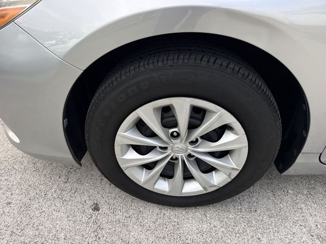 Used 2016 Silver Toyota LE image 10
