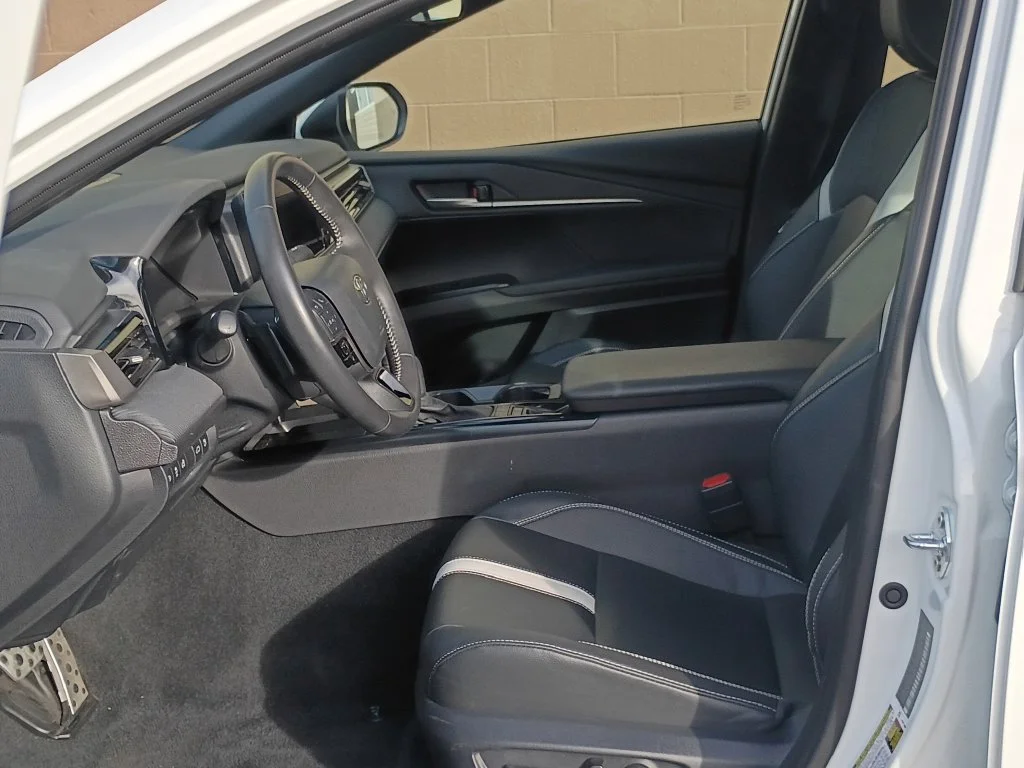 Used 2025 Ice Toyota SE image 16