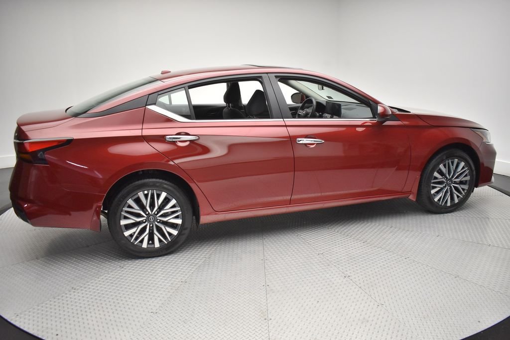 Used 2024 Red Nissan 2.5 SV image 4