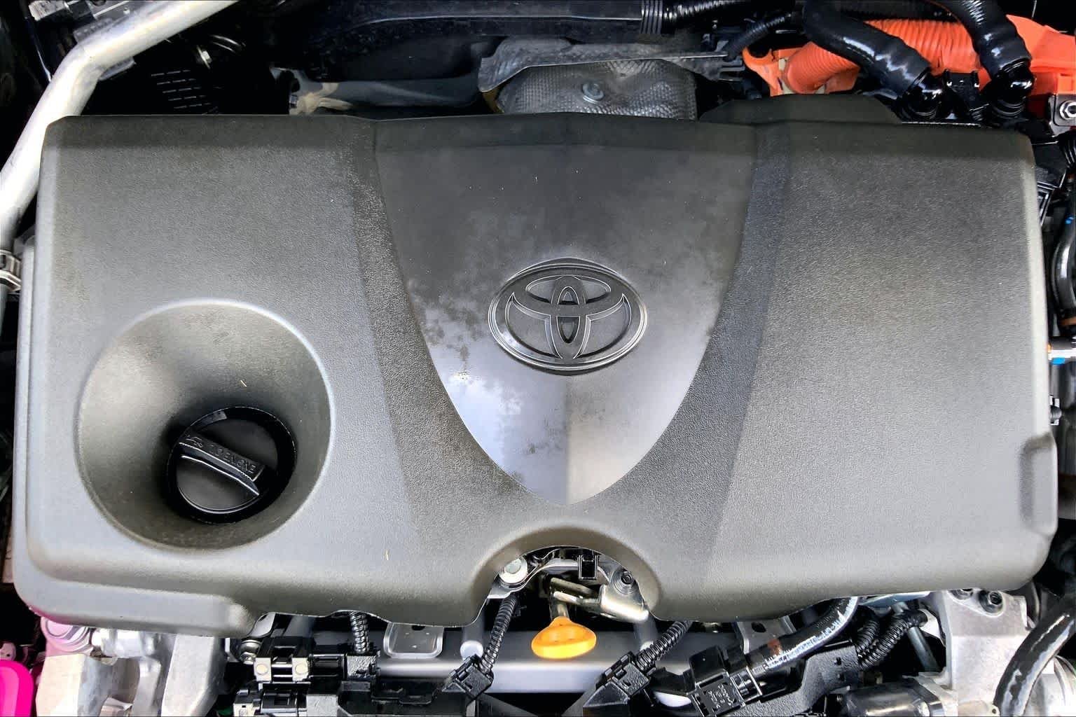 Used 2025 Magnetic Gray Metallic Toyota Hybrid XLE image 32