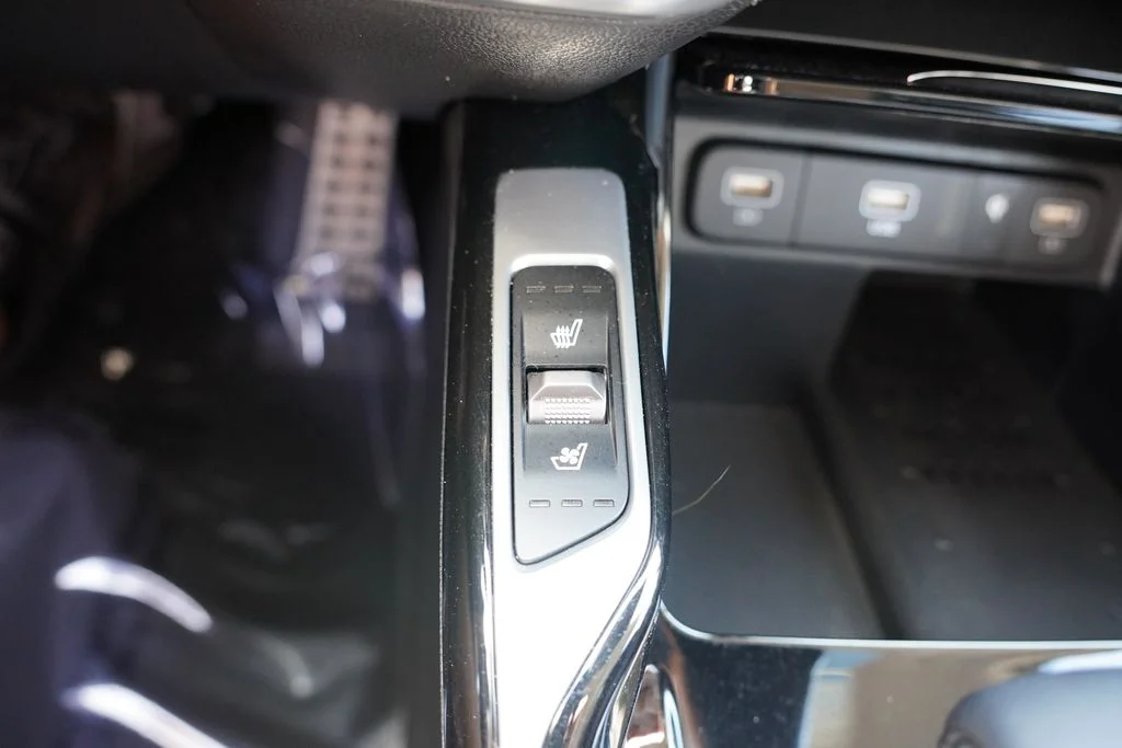 Used 2023 Glacial White Pearl Kia X-Line SX Prestige image 32