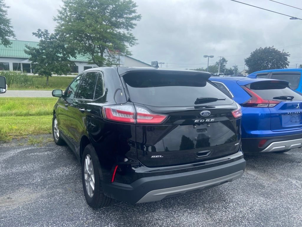 Used 2024 Black Metallic Ford SEL image 4