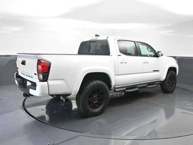 Used 2022 White Toyota SR5 image 7