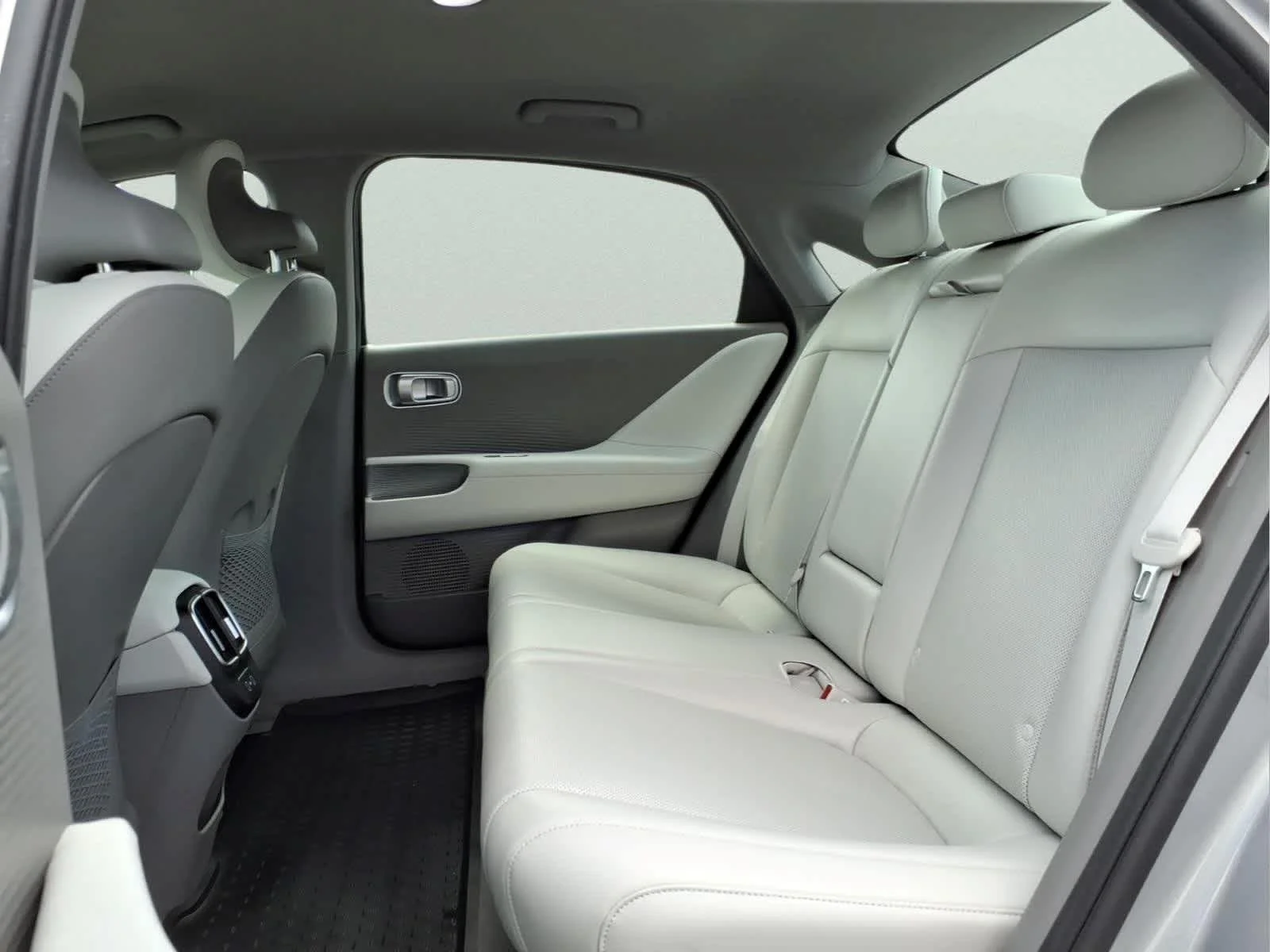 Used 2023 Curated Silver Hyundai SEL image 29