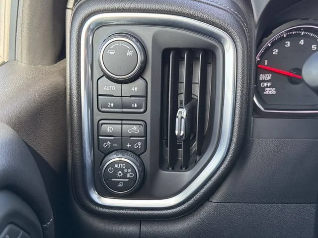 Used 2019 BLACK Chevrolet LTZ image 27