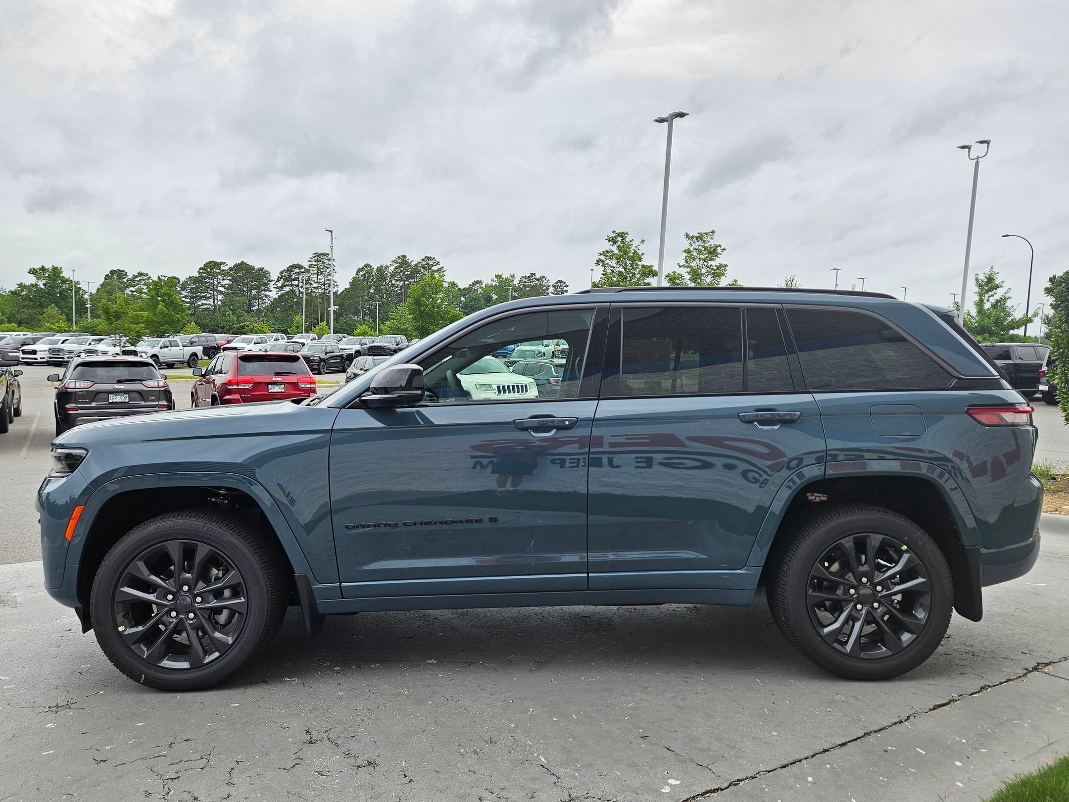 New 2026 Steel Blue Exterior Paint Jeep Limited Reserve image 4