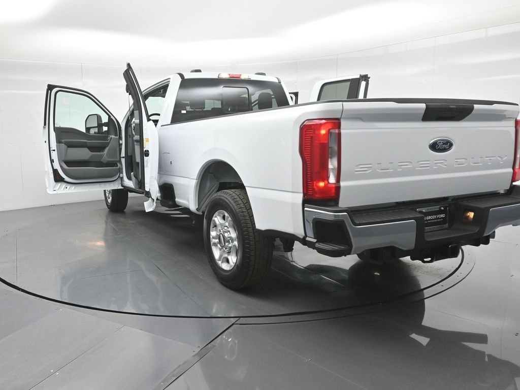 New 2026 Oxford White Ford XLT image 30