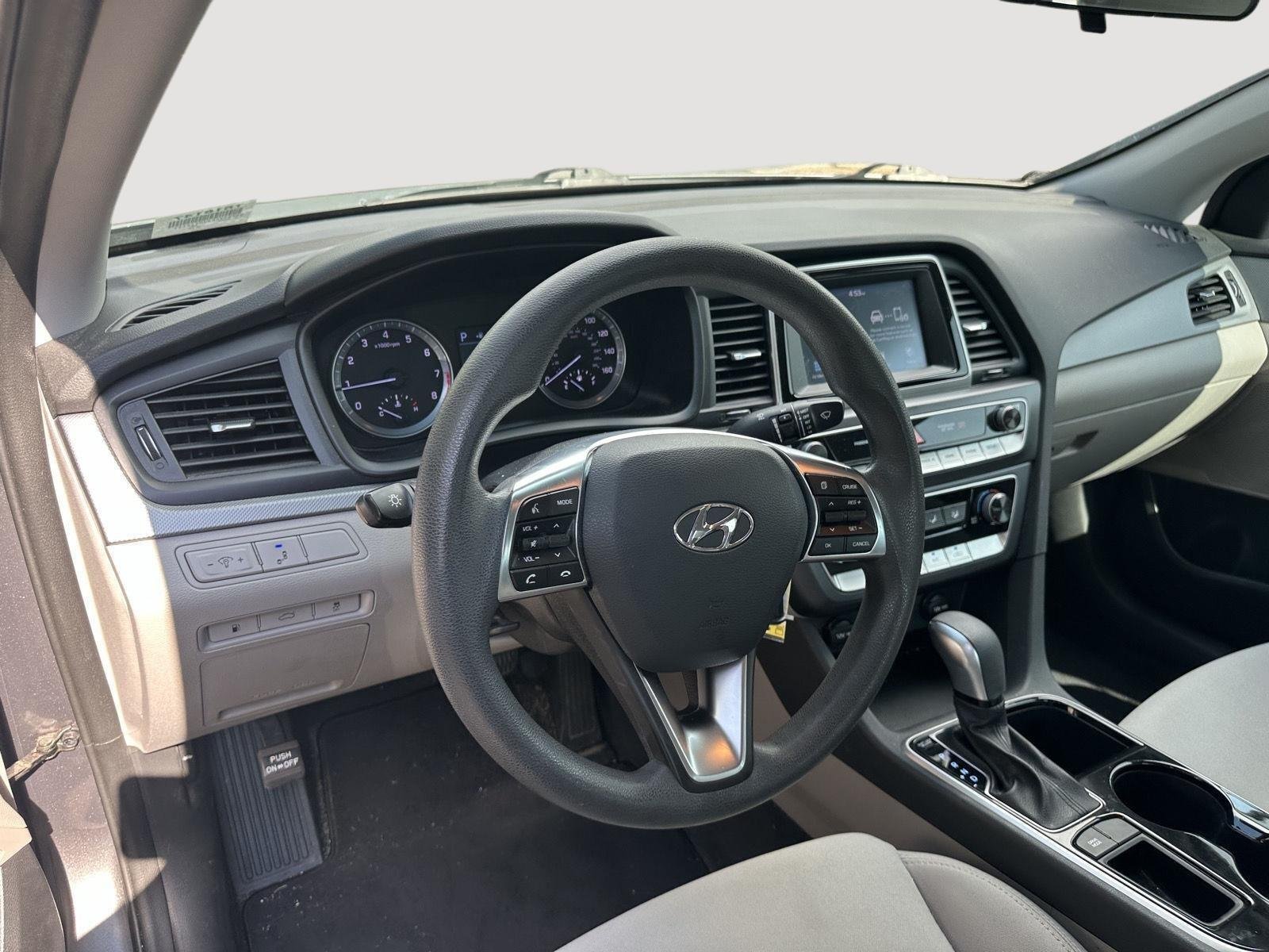 Used 2018 Machine Gray Hyundai SE image 11