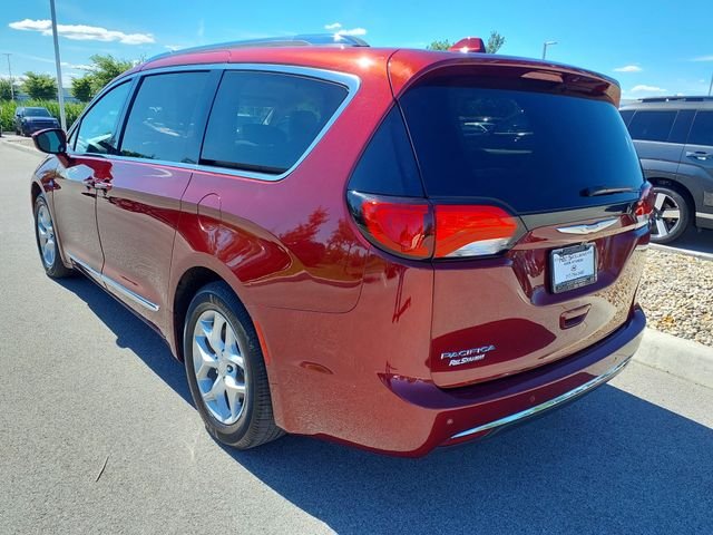 Used 2019 Velvet Chrysler Touring L Plus image 8