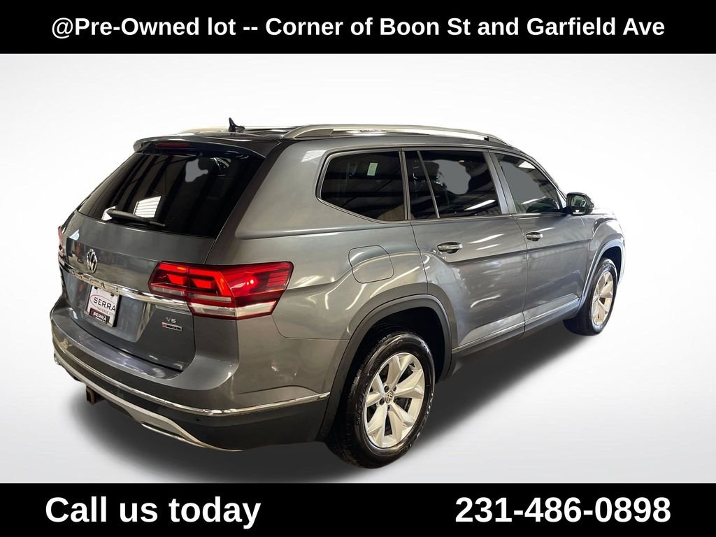Used 2018 Gray Volkswagen SEL image 5