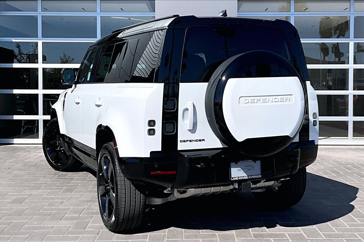 New 2026 Fuji White Land Rover X-Dynamic SE image 3