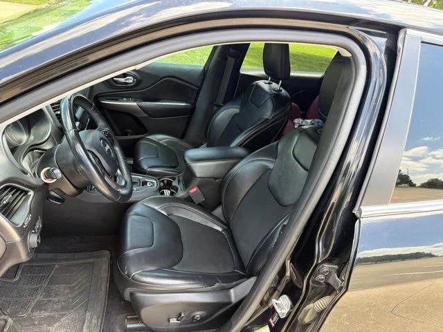 Used 2019 Black Jeep Latitude Plus image 4