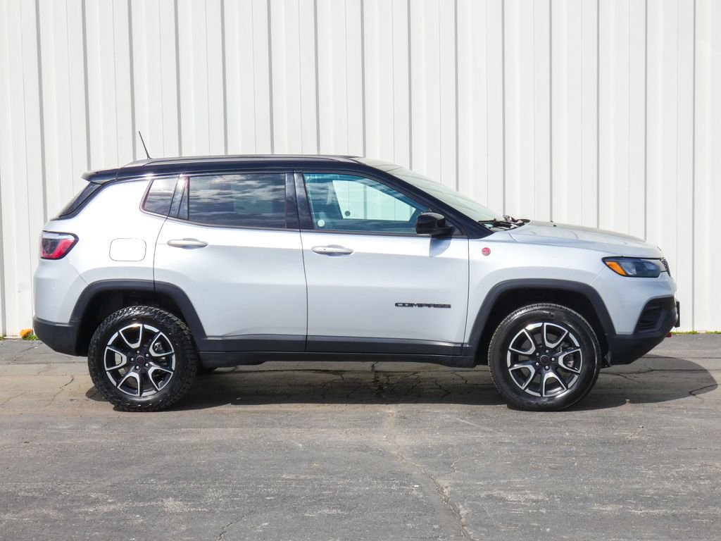 Used 2025 Jeep Compass Trailhawk with VIN 3C4NJDDN4ST550985 for sale in Kansas City