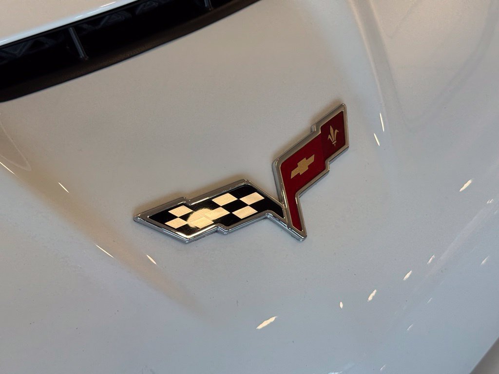Used 2010 ARCTIC WHITE Chevrolet ZR1 w/1ZR image 8