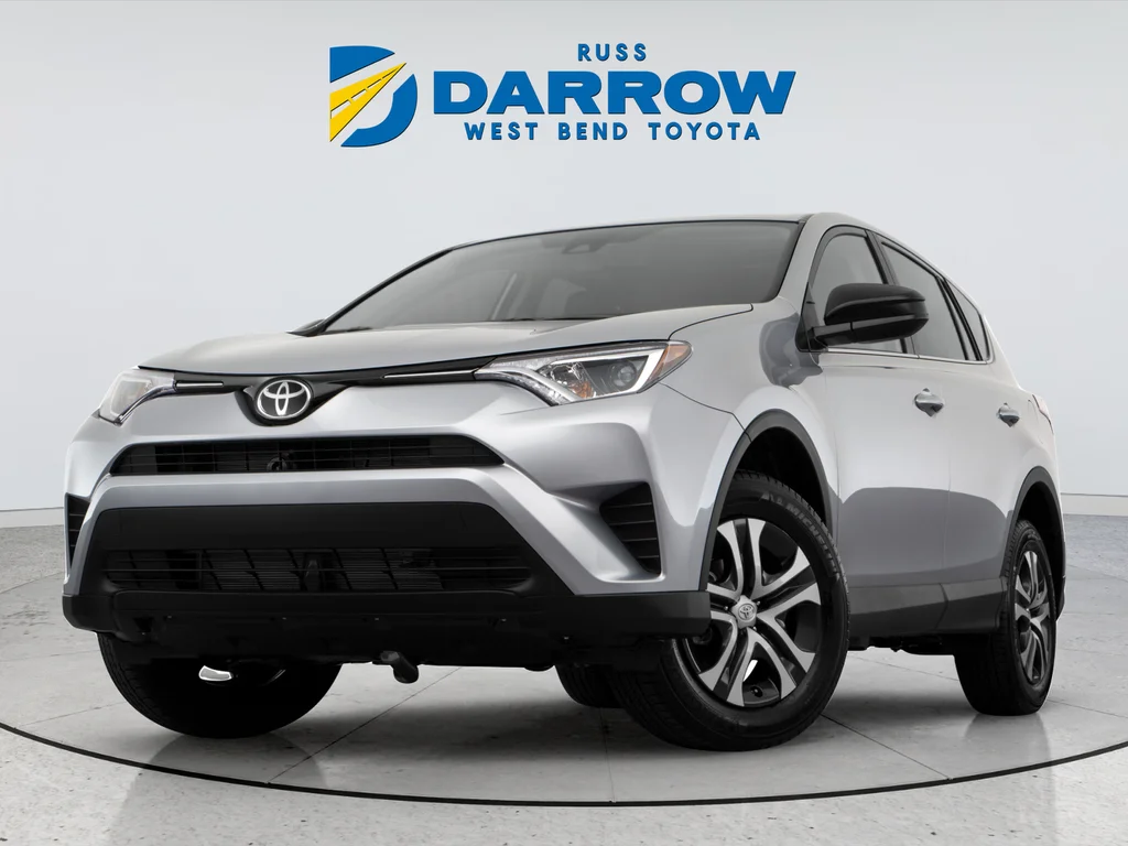 Used 2018 Silver Toyota LE image 4