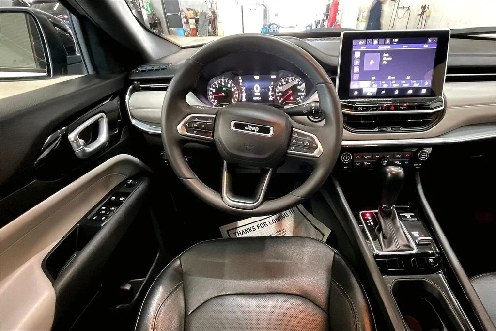 Used 2023 White Jeep Limited image 4