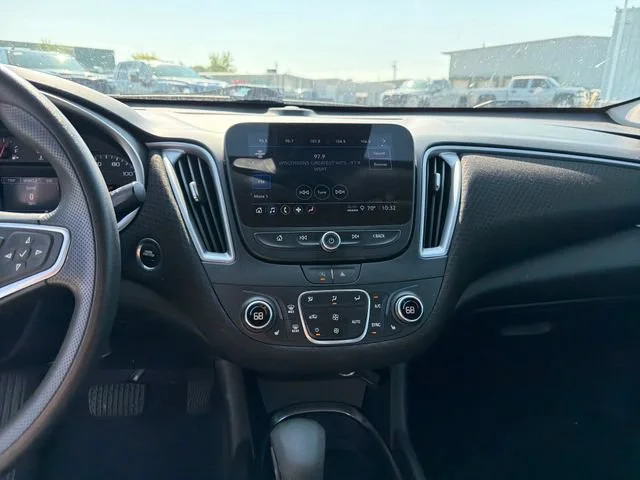 Used 2025 Summit White Chevrolet 1LT image 18