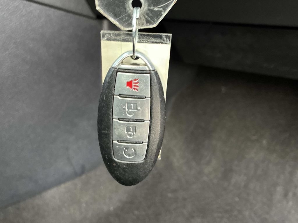 Used 2024 Gray Nissan SR image 9