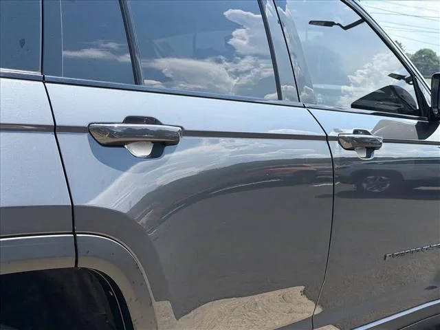 Used 2024 Gray Jeep Limited image 7