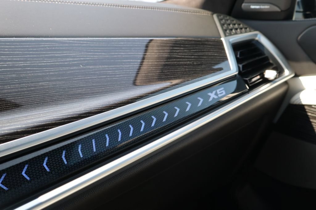 Used 2024 Blue BMW sDrive40i image 39