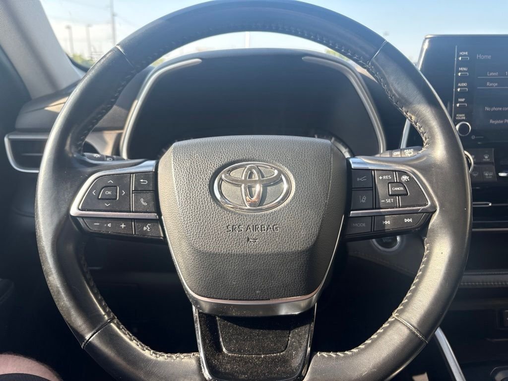 Used 2020 Pearl Toyota XLE image 9