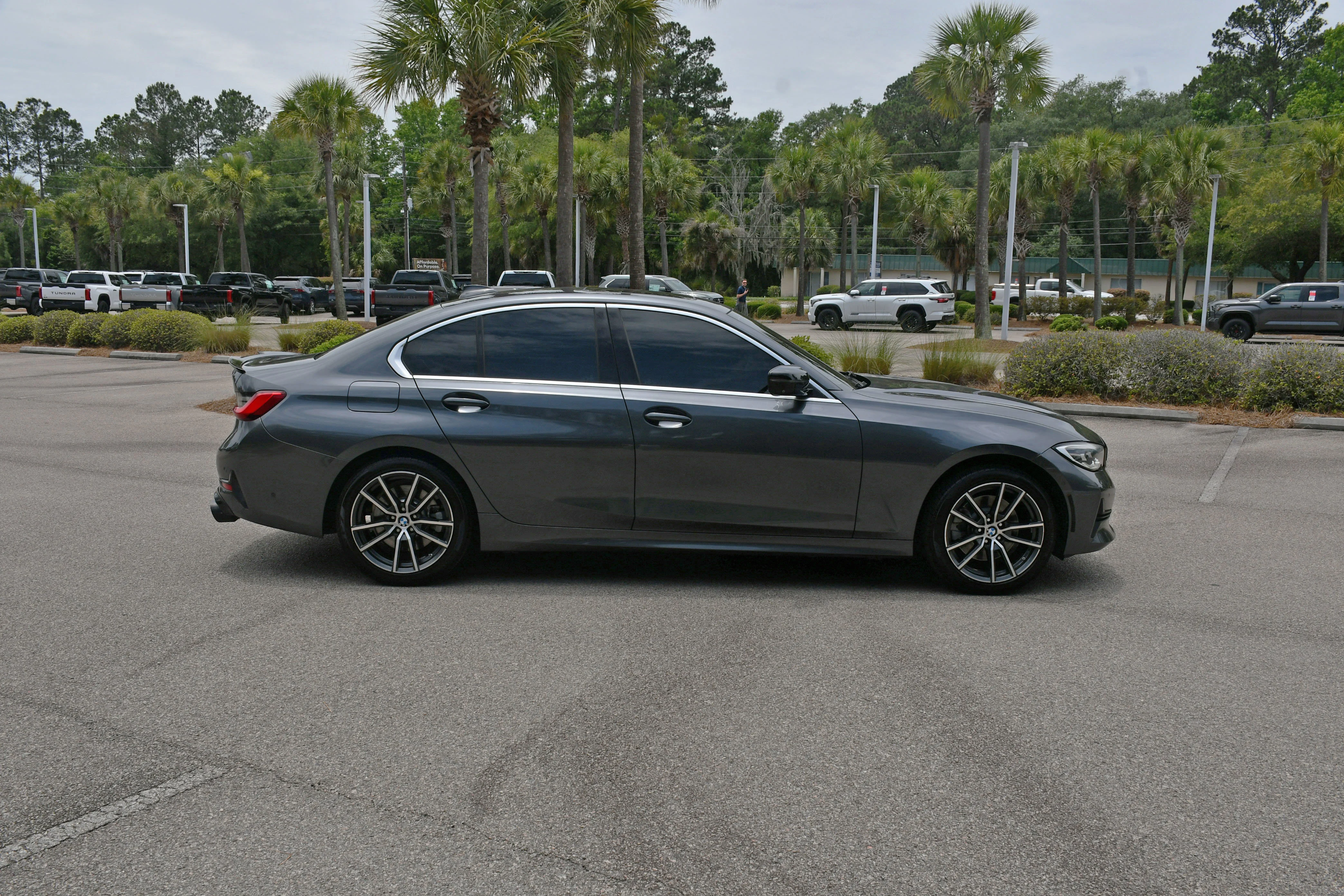 2019 BMW 3 Series 330i Sedan's photo