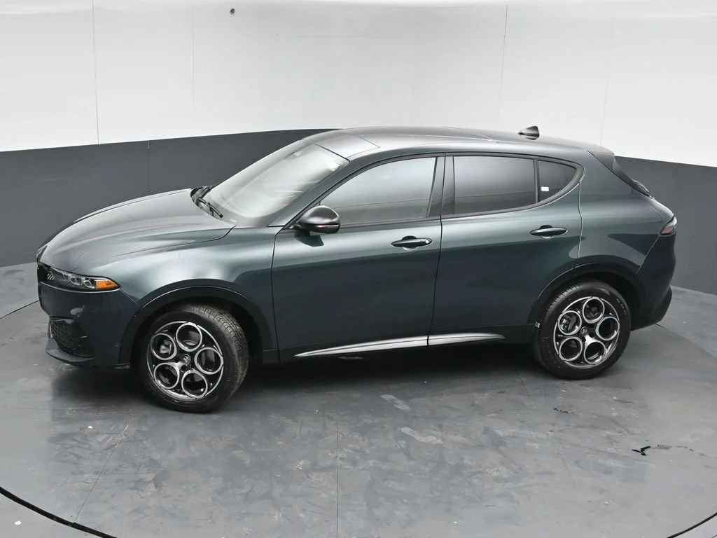 New 2026 Verde Monza (Green) Exterior Paint Alfa Romeo Base image 49