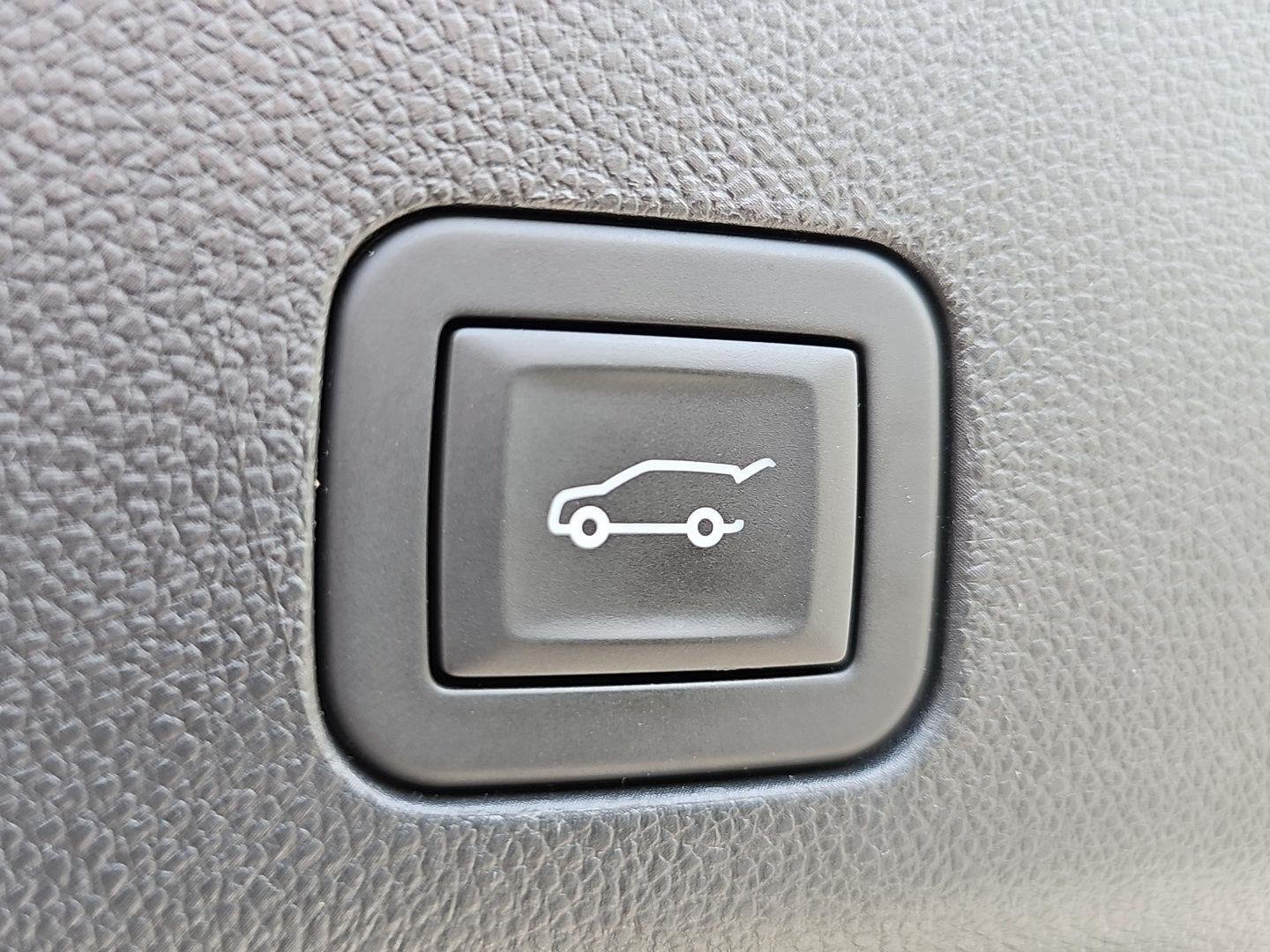 Used 2025 Summit White GMC Denali image 33