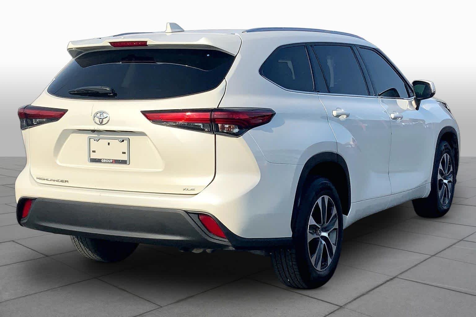 Used 2021 Blizzard Pearl Toyota XLE image 13