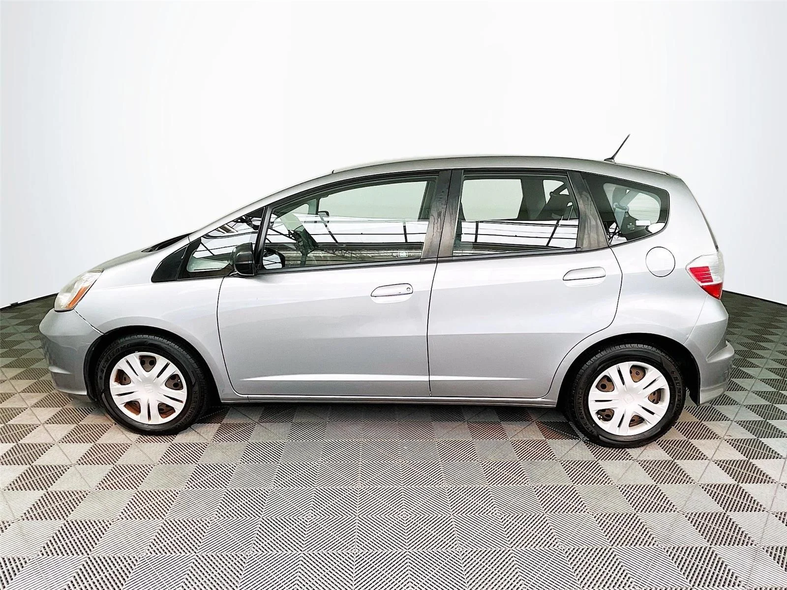 Used 2009 Storm Silver Metallic Honda BASE image 4