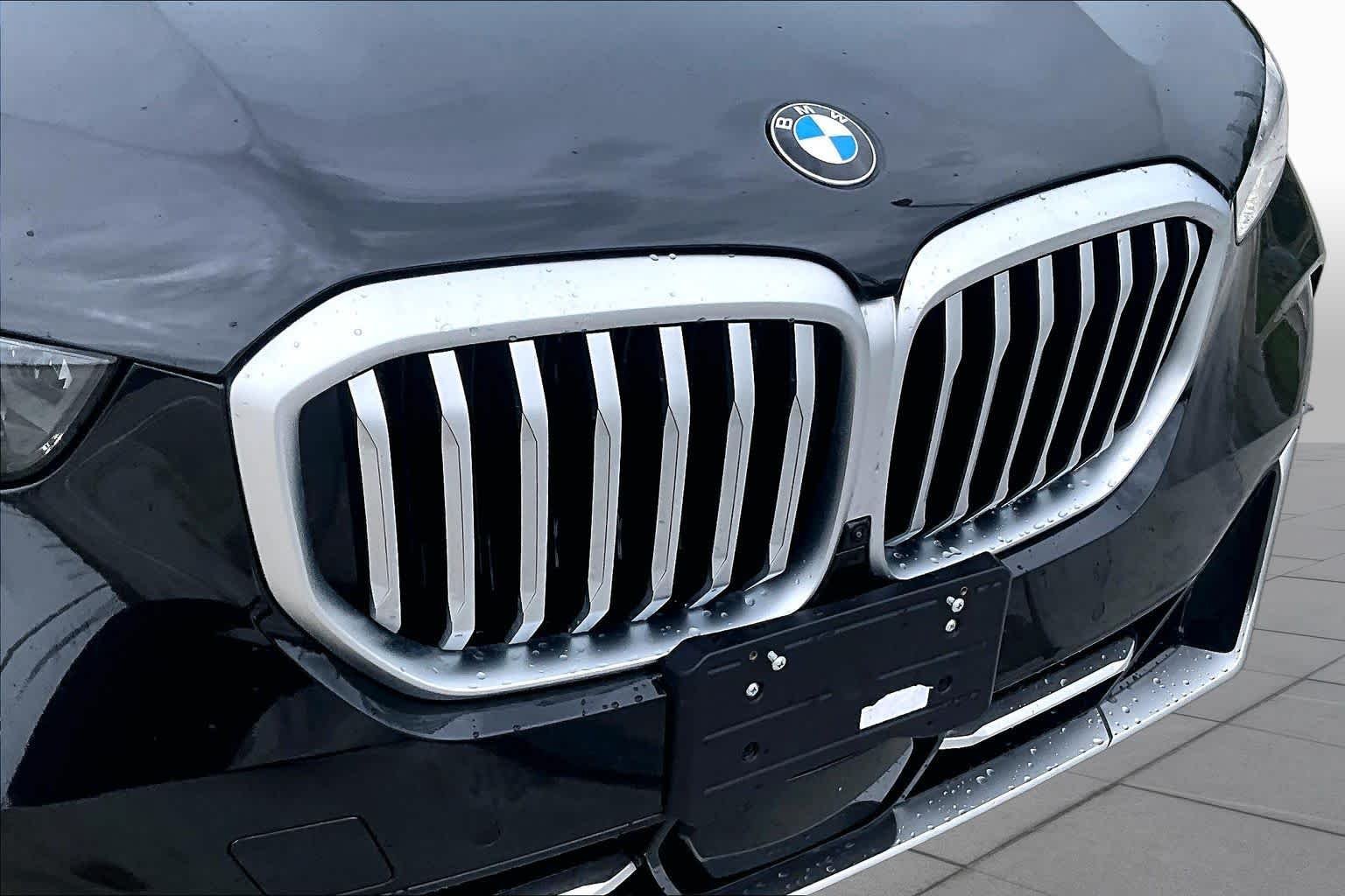 Used 2026 Black Sapphire Metallic BMW sDrive40i image 27