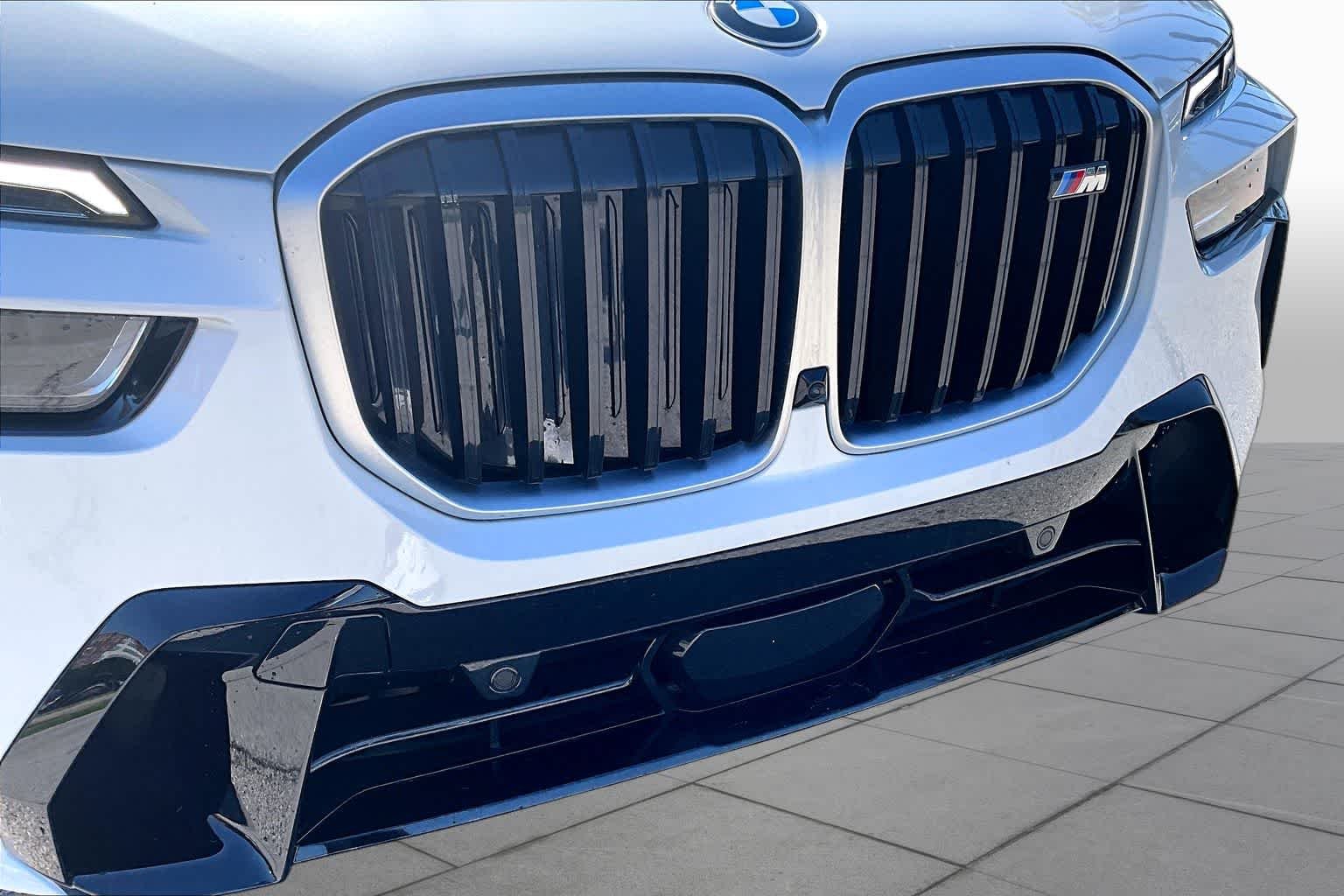 Used 2025 Mineral White Metallic BMW M60i image 27