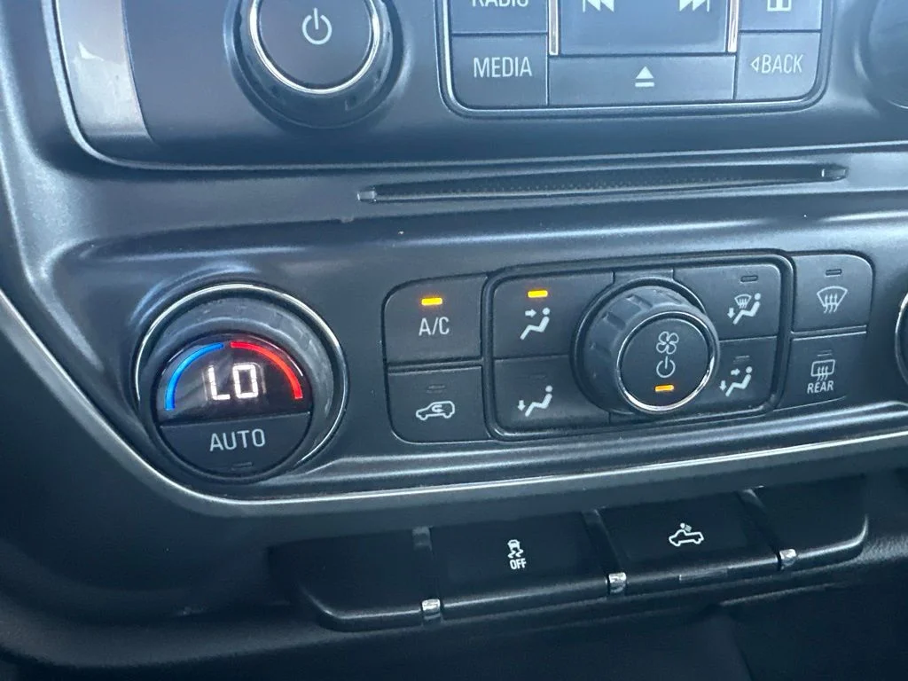Used 2019 White Chevrolet LT image 18
