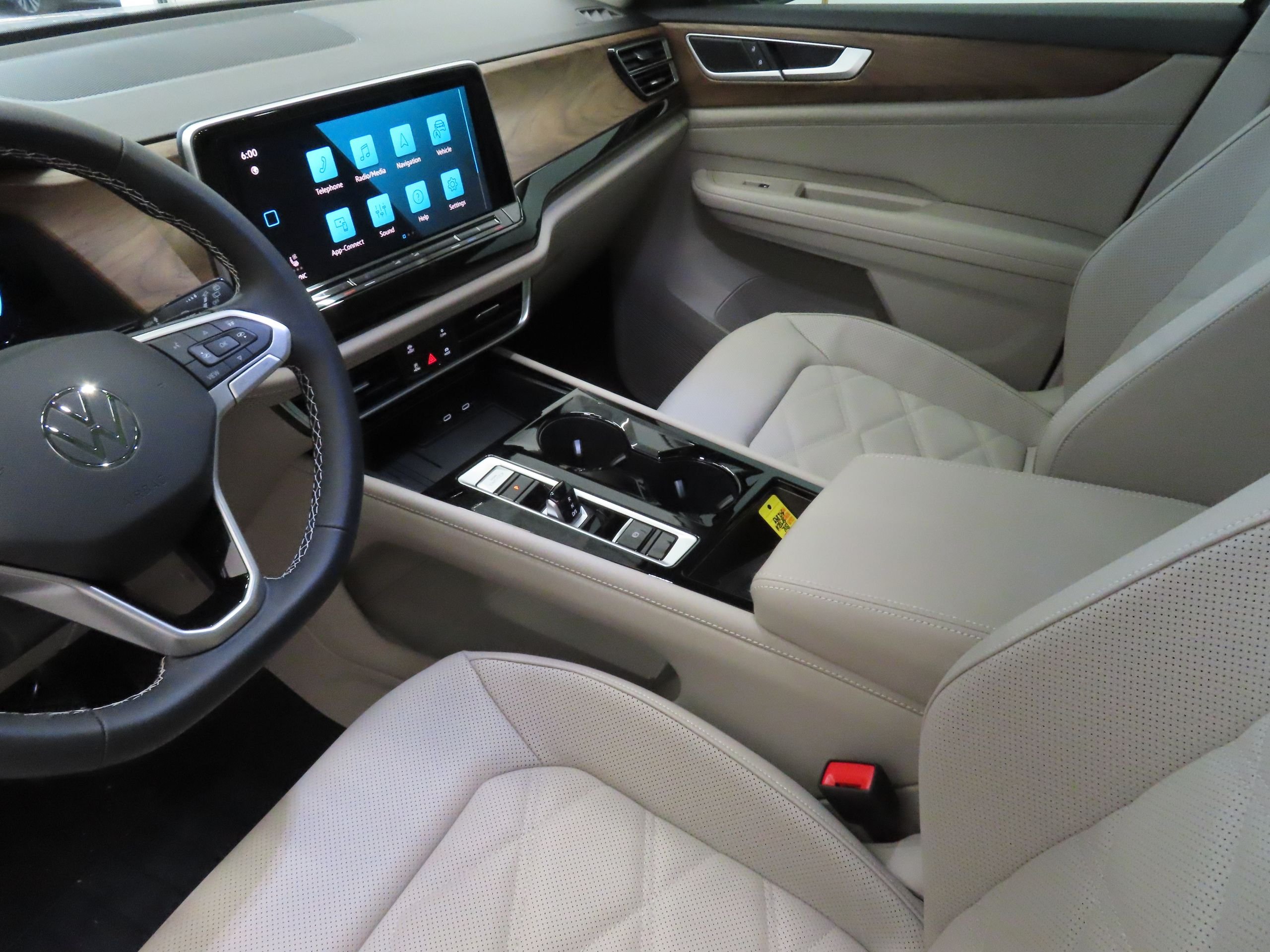 New 2026 Black Volkswagen 2.0T SE w/Technology image 20