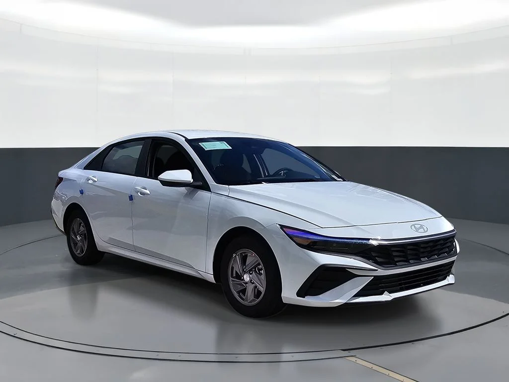 New 2026 White Hyundai SE image 2