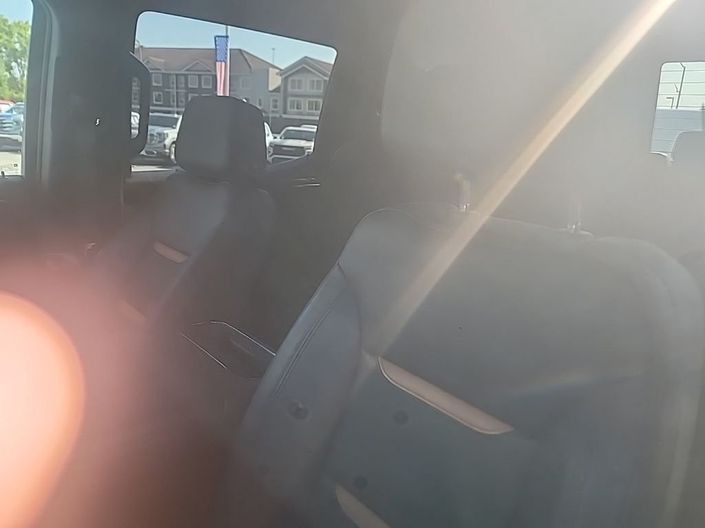 Used 2025 White GMC AT4 image 16