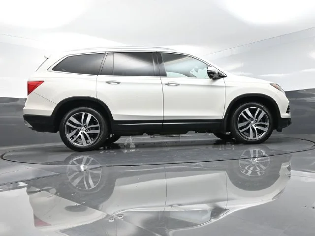 Used 2017 White Honda Touring image 56