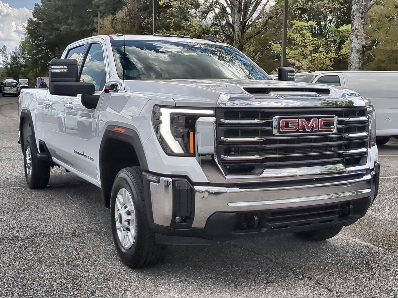 New 2026 Summit White GMC SLE image 2