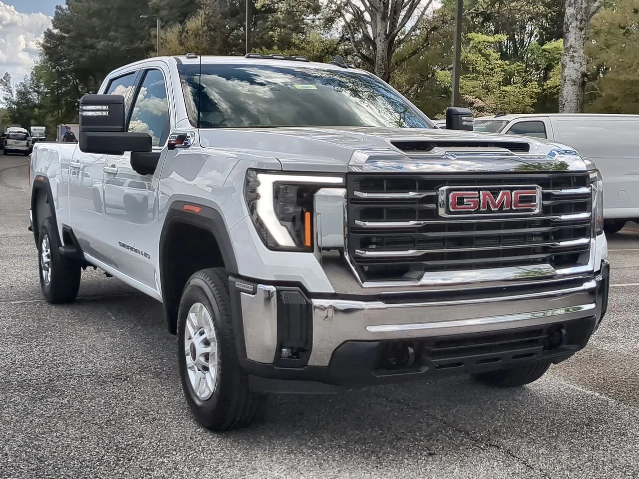 New 2026 Summit White GMC SLE image 2