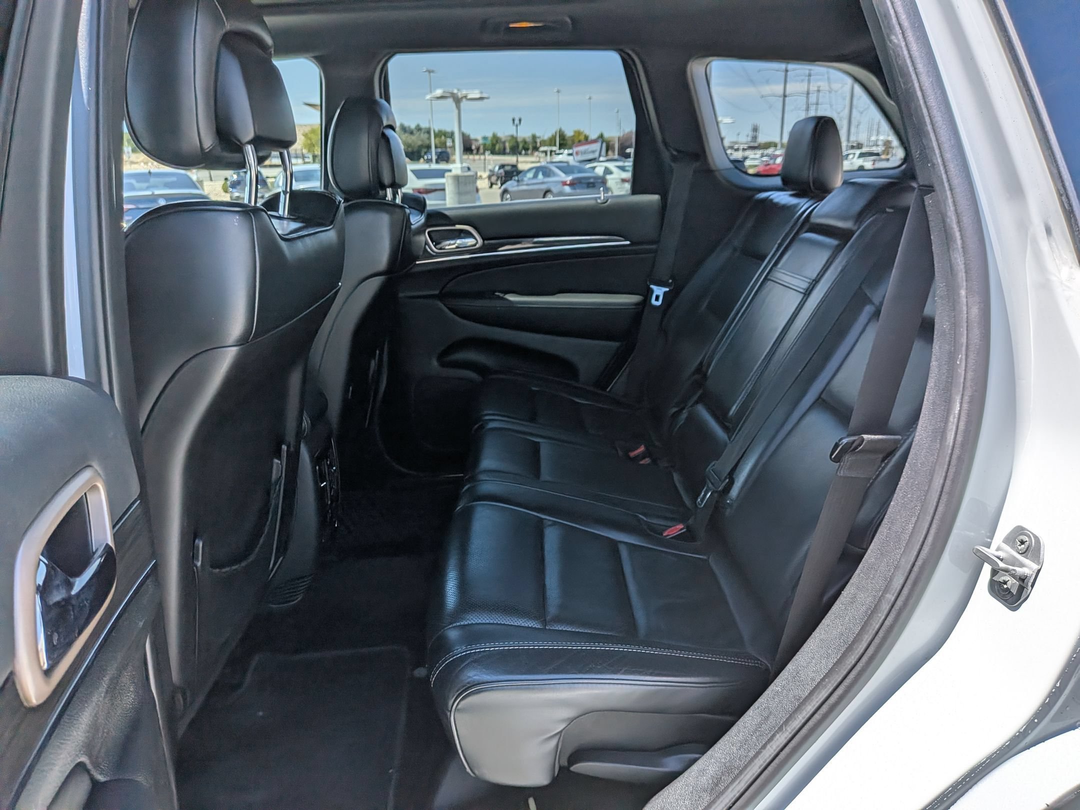 Used 2015 Bright White Clearcoat Jeep Overland image 29