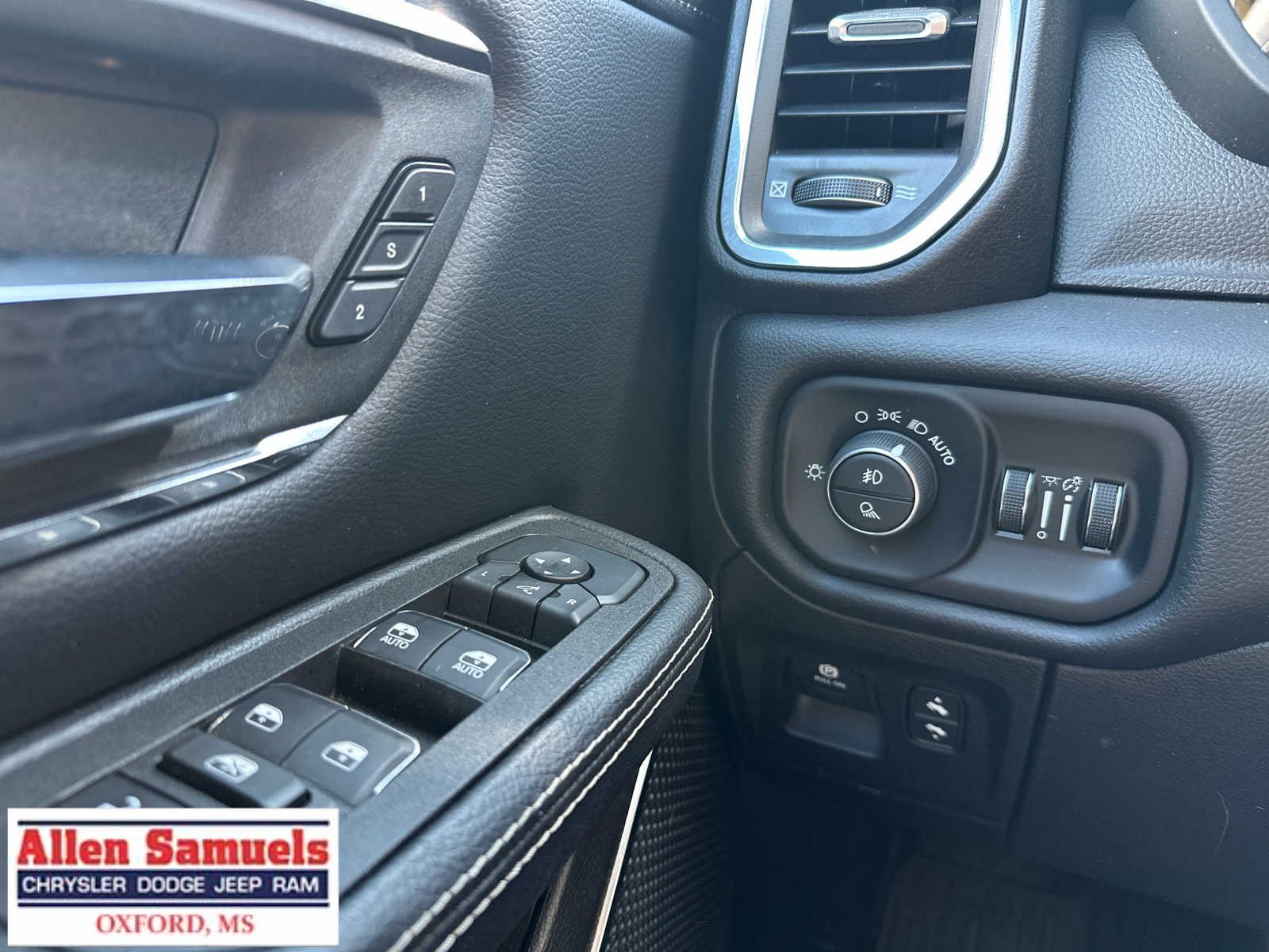 Used 2025 Bright White Clearcoat Ram Laramie image 23